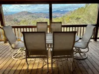 Tara's Treehouse: Another Day in Paradise - Views of the Mountain & Lake Burton