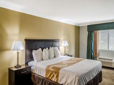 كواليتي إن جالف شورس أيربورت Hotels near ووترفيل يو إس ايه