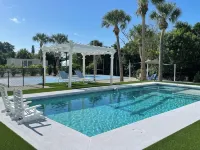 Containing Luxury in Jensen Beach-Starfish