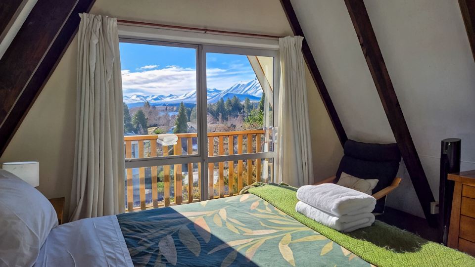 Cozy Lake Tekapo Stay with Mountain Views
