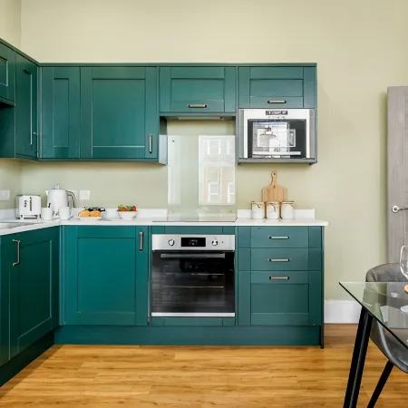 Stunning Sea Views, Family Apt; Free Parking & Gym
