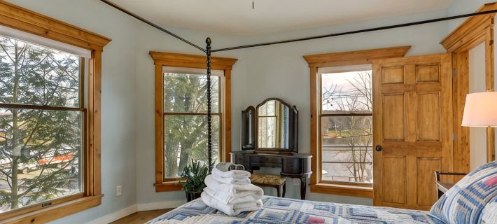 Victorian Lake Oasis | Hot Tub | 30 min to skiing Ξενοδοχεία στην πόλη Sullivan County