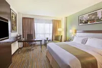 Holiday Inn & Suites MAKATI by IHG