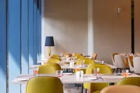 M World Hotel - breakfast
