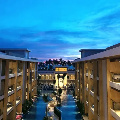 Henann Crystal Sands Resort Hotels in der Nähe von Strand White Beach Station 1