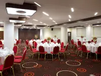 AZIMUT City Hotel Olympic Moscow (АЗИМУТ Сити Отель Олимпик) Отели рядом с достопримечательностью ««Халяль»»