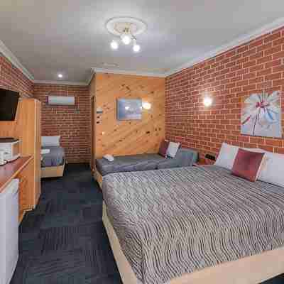 Elms Motor Inn Rooms