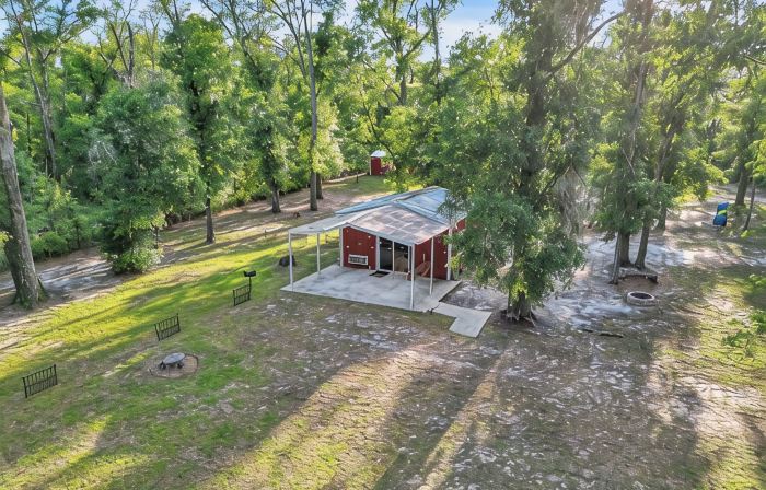 Private Retreat on 21 Acres Close to  Spirit of the Suwannee