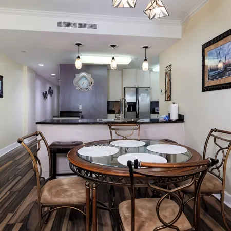 Salty Sands-Cozy 2-bedroom condo with WiFi, fitness room, directly on the beach!