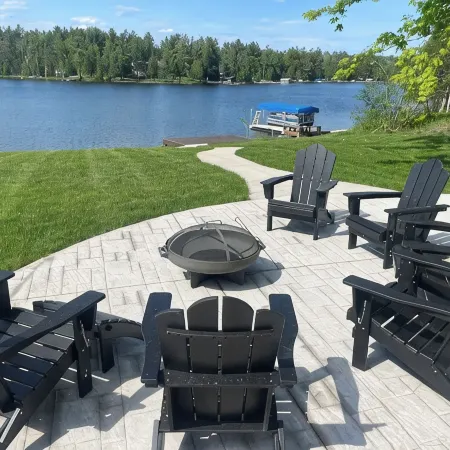 New 6 bedroom Lake Front Home- Theatre Room- Poker - FirePit- Kayak/Paddleboards