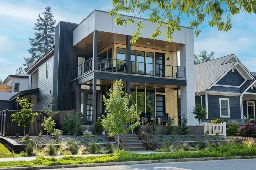 Family-Friendly • Downtown Luxury Villa • Hot Tub • Walk to Lake