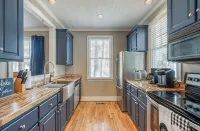 New Charming 2-bedroom place in Great Waters!