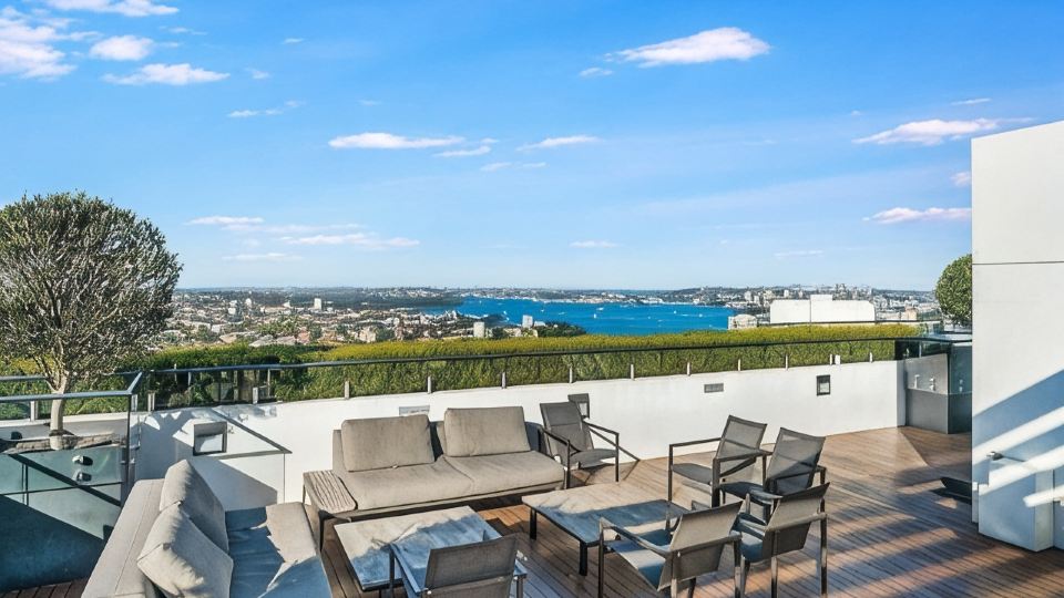 Modern City Pad with Rooftop Pool and Gym