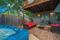 Austin Retreat • Hot Tub & Relaxing Patio - Bungalows