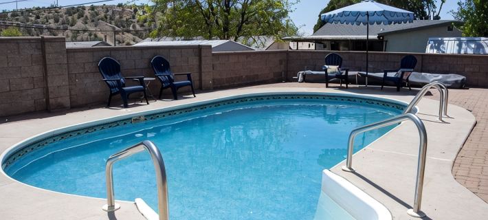 Spacious 4-Bedroom Retreat with Pool, Game Barn & Prime Location! ファーミントンのホテル
