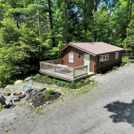 Close to Town - Pet Friendly Cabin with Fire Pit