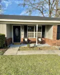 Southern Charm Sav 3BR/1.5 Bathroom Hotels in Midtown Savannah