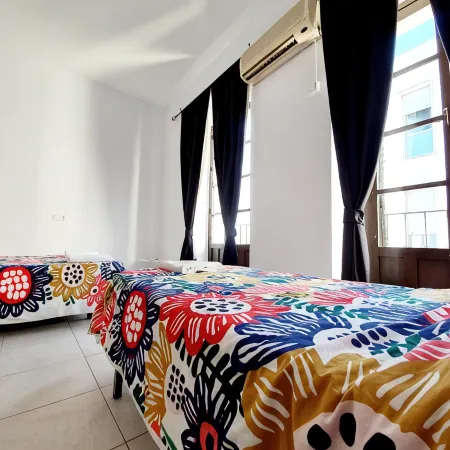 Arc House Ribera Отели рядом с достопримечательностью «Площадь Пласа-де-ла-Корредера»