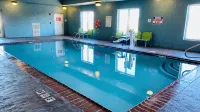 Holiday Inn Express & Suites LOUISVILLE SOUTH-HILLVIEW by IHG - piscina