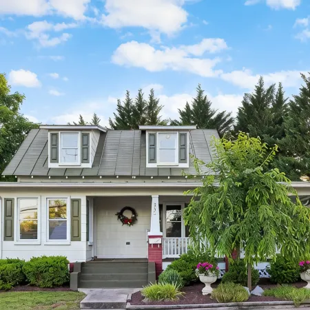 In town spacious home hot tub WIFI minutes from area attractions