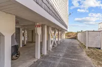 Luxury Condo- Contemporary Oceanfront-Complete Remodel  Keyless Checkin-RR Host - 4-Star