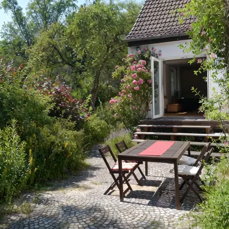 Sunny cottage with large garden