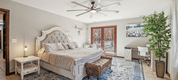 Private Home Nestled on 25 wooded acres. HOT TUB AND POOL TABLE. Hôtels à&nbsp;: Comte de Cheatham