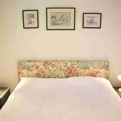 Sea view garden apartment with pool option. Near beach between Nice and Monaco Rooms