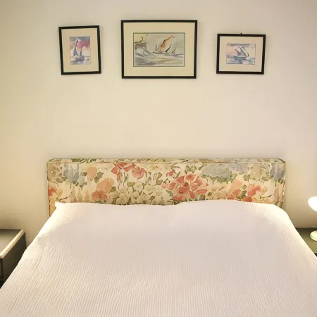 Sea view garden apartment with pool option. Near beach between Nice and Monaco