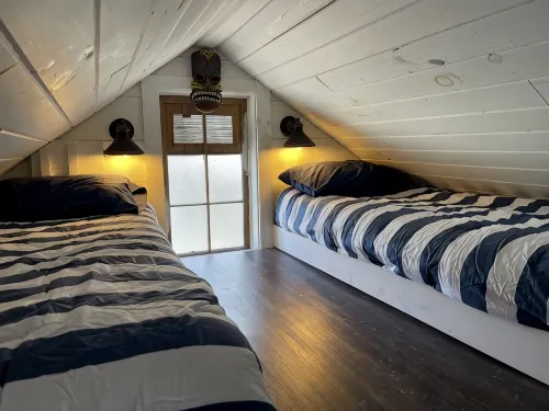 Ultimate couples getaway! Quiet and private Lakeside Cottage in the Adirondacks - 샬레 호텔