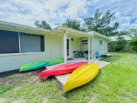 Riverside Retreat - 3 Kayaks, minutes from the beach, shops and great food! - Wifi