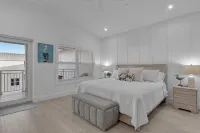 Oceanfront Islamorada Townhome- Private Dock, Pool & Pet-Friendly - 4-Star