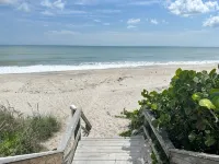 4-Bedroom Oasis with Private Pool & Hot-Tub- Minutes to Beaches - プール