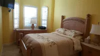 Newer Upscale Home with Htd Pool & Spa - Bike or Walk to Beaches and Restaurants - Gym