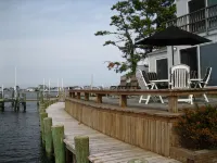 Gorgeous Waterfront Home with Spectacular Views! Book Your Getaway Now! - واي فاي