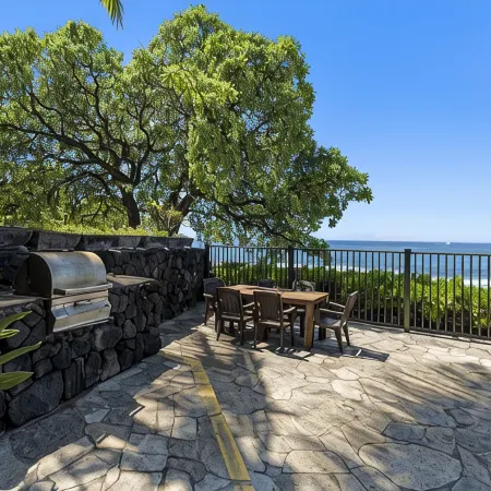 Fabulous Oceanfront Two Bedroom w/Huge Lanai & Central A/C!