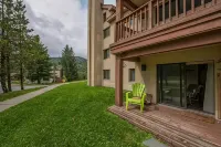 Walk to Mount Snow, Cozy, Clean and Comfortable!