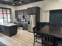 The Lawft, Suite 2, 2 King beds each with own bathroom, No Clean fees or stairs!