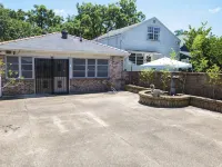 HOT DEAL Cozy Cottage Near French Quarter Sleeps 4 - Great Rates, Free Parking - 방갈로