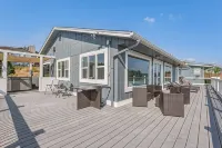 Sunrise Camano View Retreat: HotTub, Grill, Games, Pet & Family-Friendly!