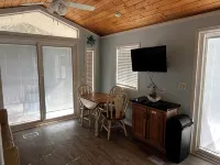 The Sleepy Turtle, with Pool Access!