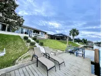 10 min from beach access, sleeps 10 private dock - 3-Star