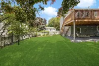Gorgeous home with 5 Queen beds near Bonnet shores. Walk to beach/ narrow river - 2-Star