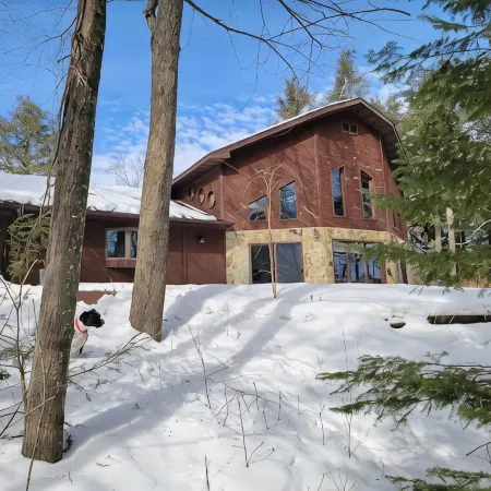 Waterfront Peninsula Escape Cabin