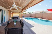 Casa Grande getaway! Modern cozy home with private pool and hot tub! - Villas