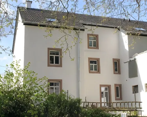 Cozy Eifel vacation apartment; modern standard in a historic ambience! 비트버그 호텔