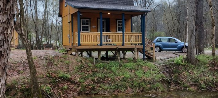 "Ridge Haus" Tiny Cabin on the Creek at Waldbaden Hotels in Athens County