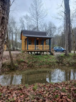 "Ridge Haus" Tiny Cabin on the Creek at Waldbaden - 3-Star