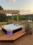 Cozy cottage with pool, hot tub, WiFi, & AC on a peaceful farm in Tunnel Hill - Homestays