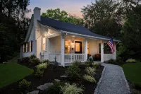 Luxury Cottage on the Potowomut River in Rhode Island 2bd/2b - Wifi